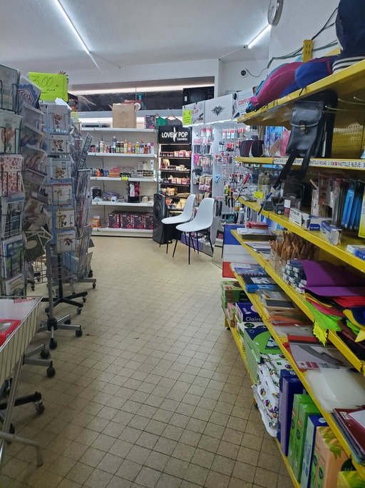Rayon papeterie et produits du magasin